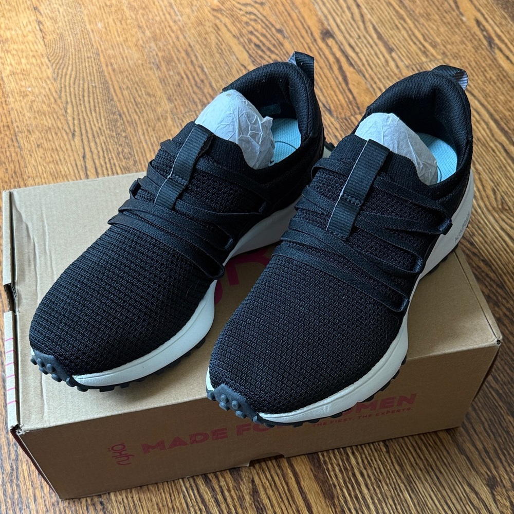 B12 Ryka Women’s 9W Black and White Athletic Shoes